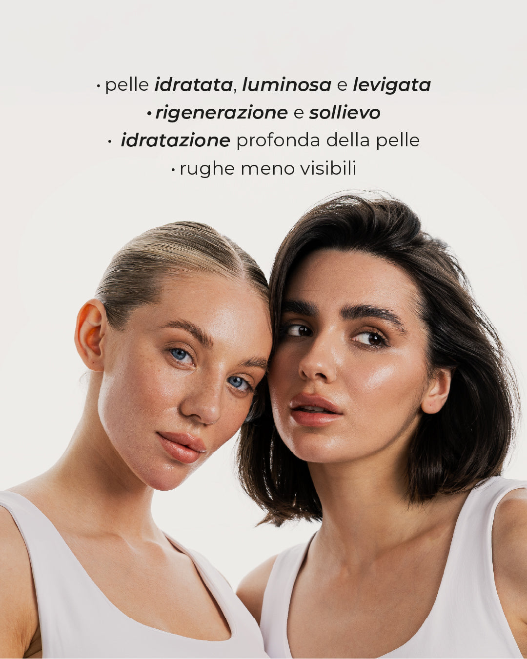 due donne con pelle luminosa e levigata dopo l’uso di Primabiotic Hyaluron con idratazione profonda e rughe meno visibili